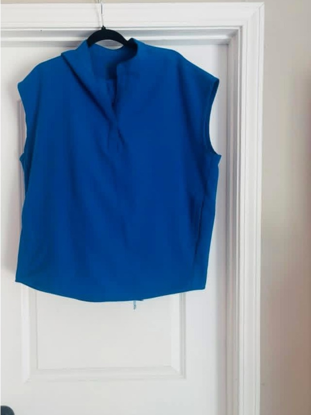 Figs Sleeveless V-Neck Camisole in Bright Blue  Rafela top / zamora bottoms